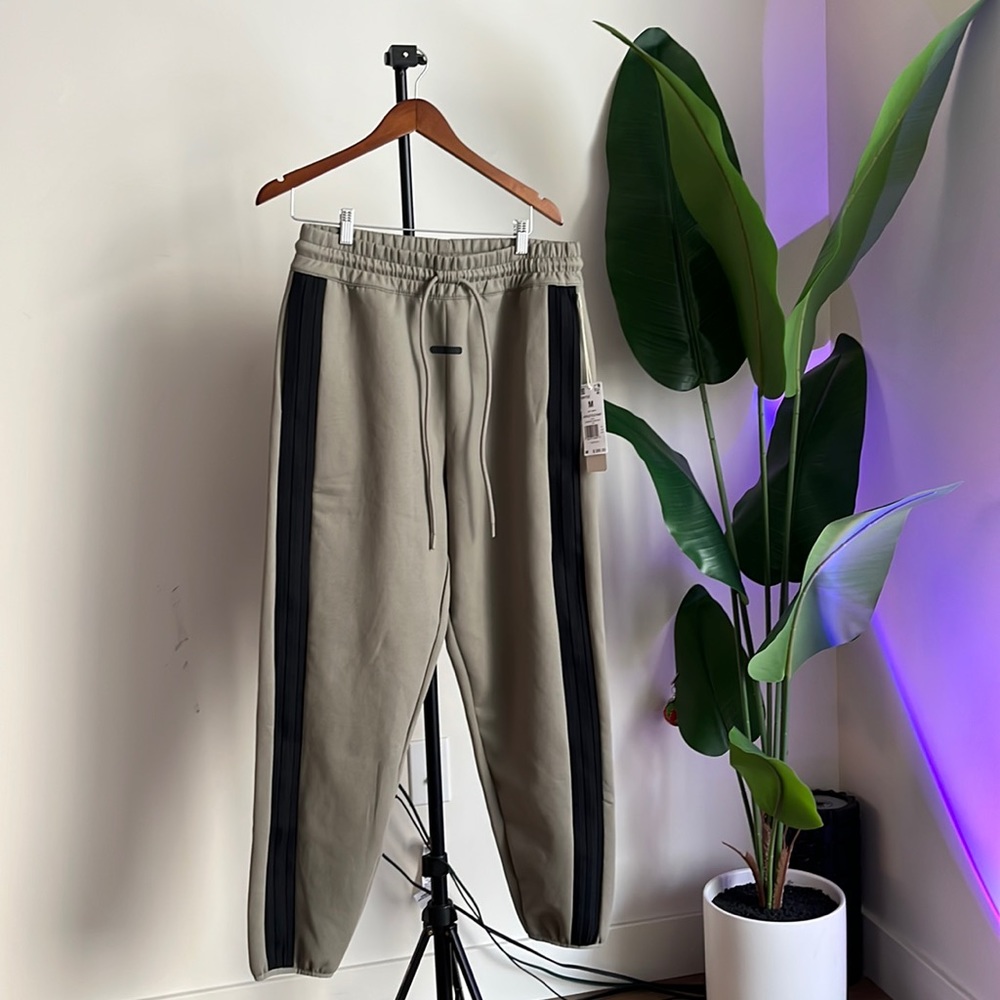 BRAND NEW MENS ADIDAS x FEAR OF GOD SWEATPANTS — COLOR: Clay